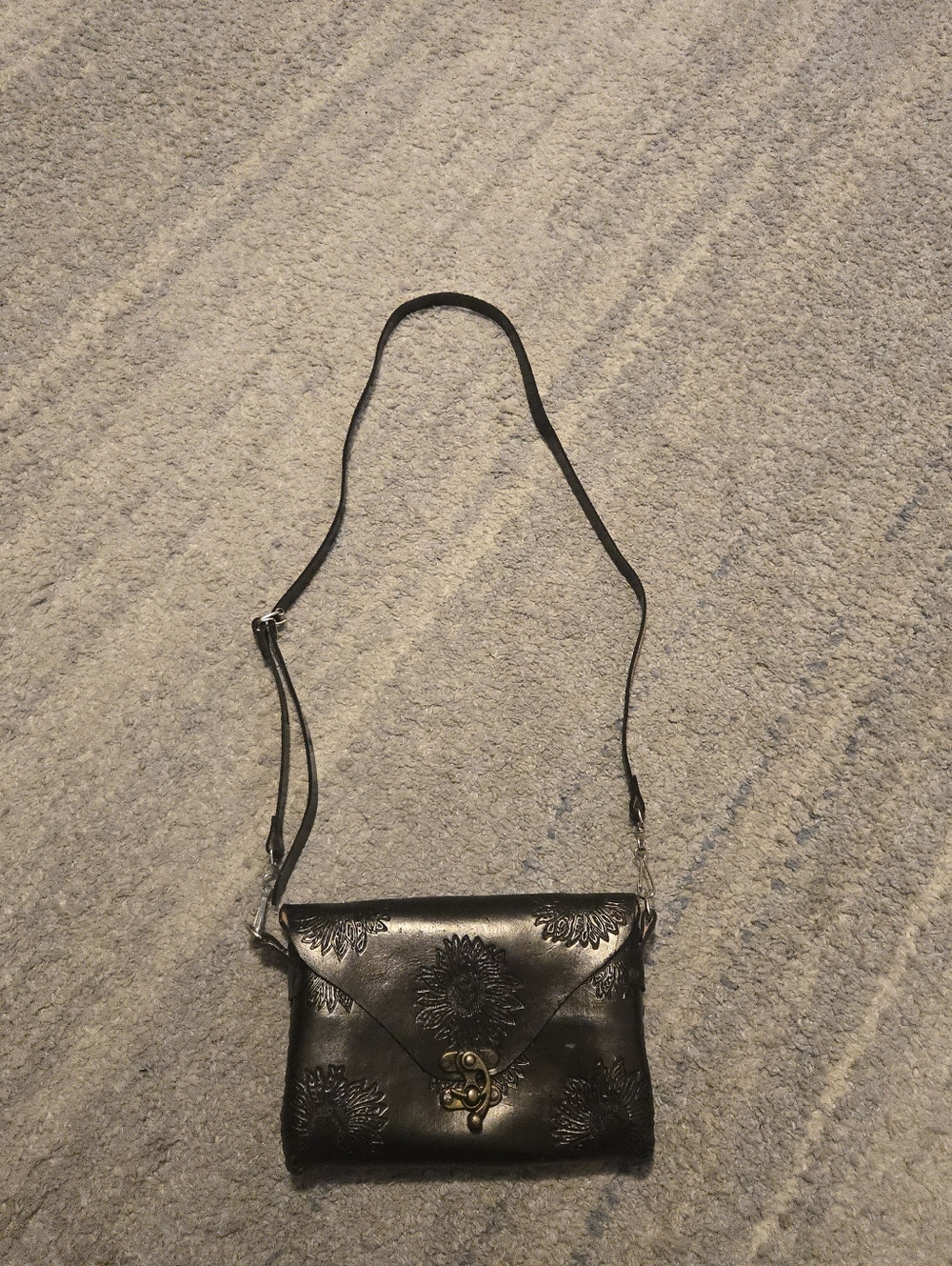 Vintage Tooled Leather Sunflower Crossbody Bag - Boho Floral Embossed Black Purs